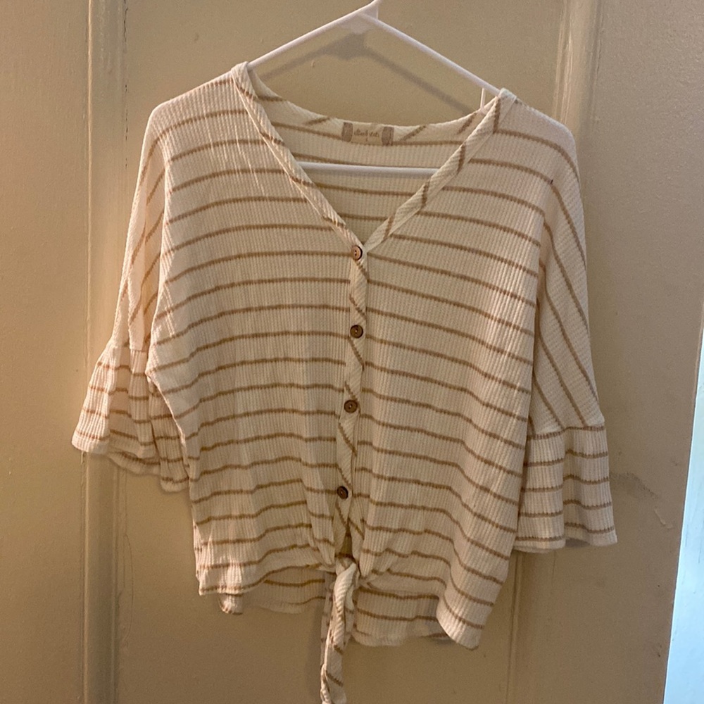 Small flare sleeve loose top
